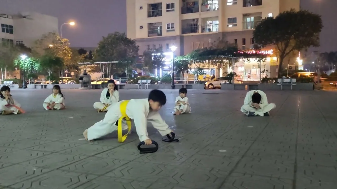 7-year-old karate student did more than 30 push-ups